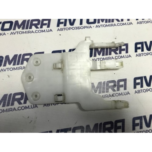 Кронштейн замка задньої лівої дверки Hyundai i30 HB 2007-2012 834952R000